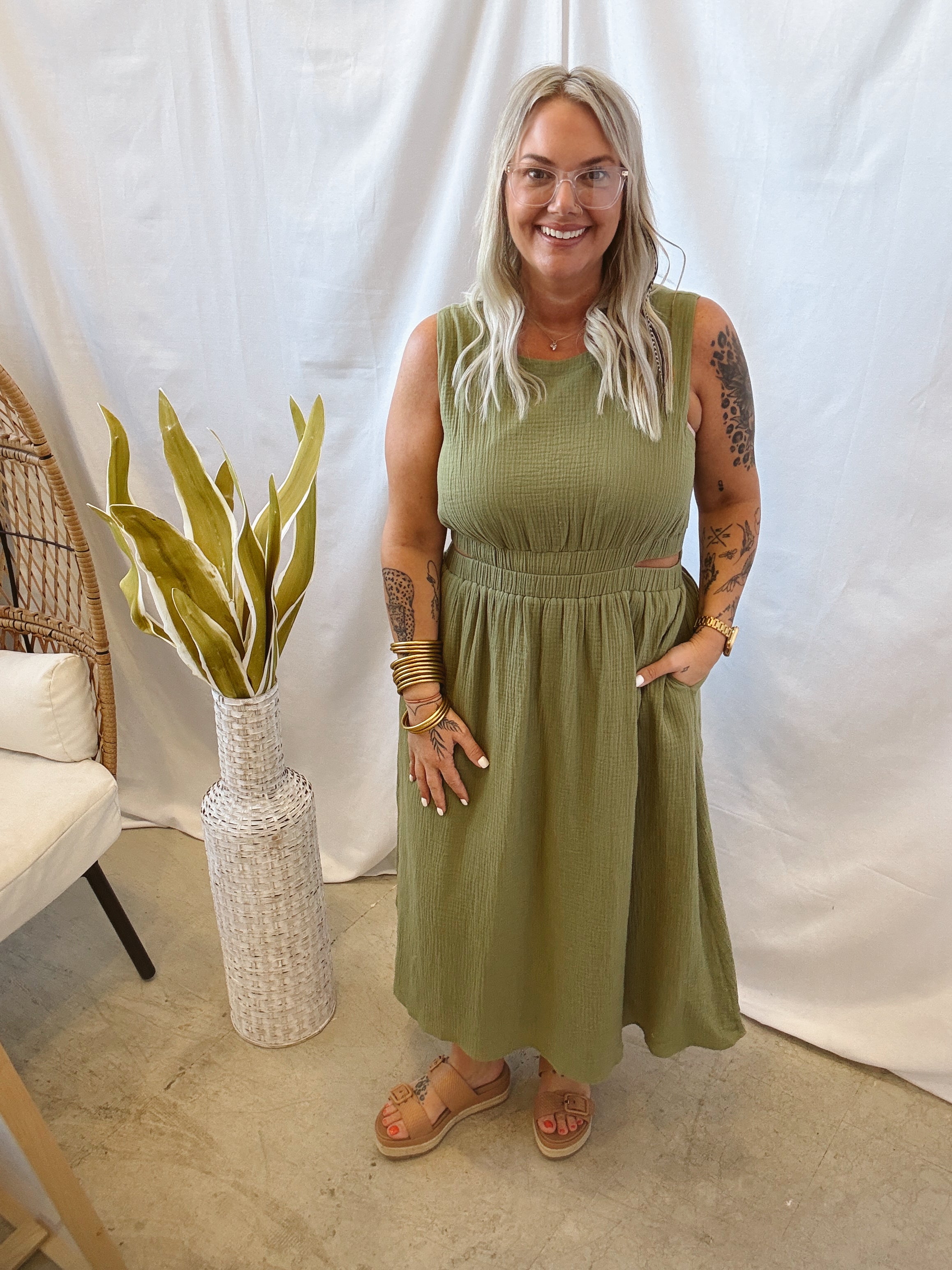 Olive Round Neck Cut Out Dress-Dresses-blu pepper-The Silo Boutique, Women's Fashion Boutique Located in Warren and Grand Forks North Dakota