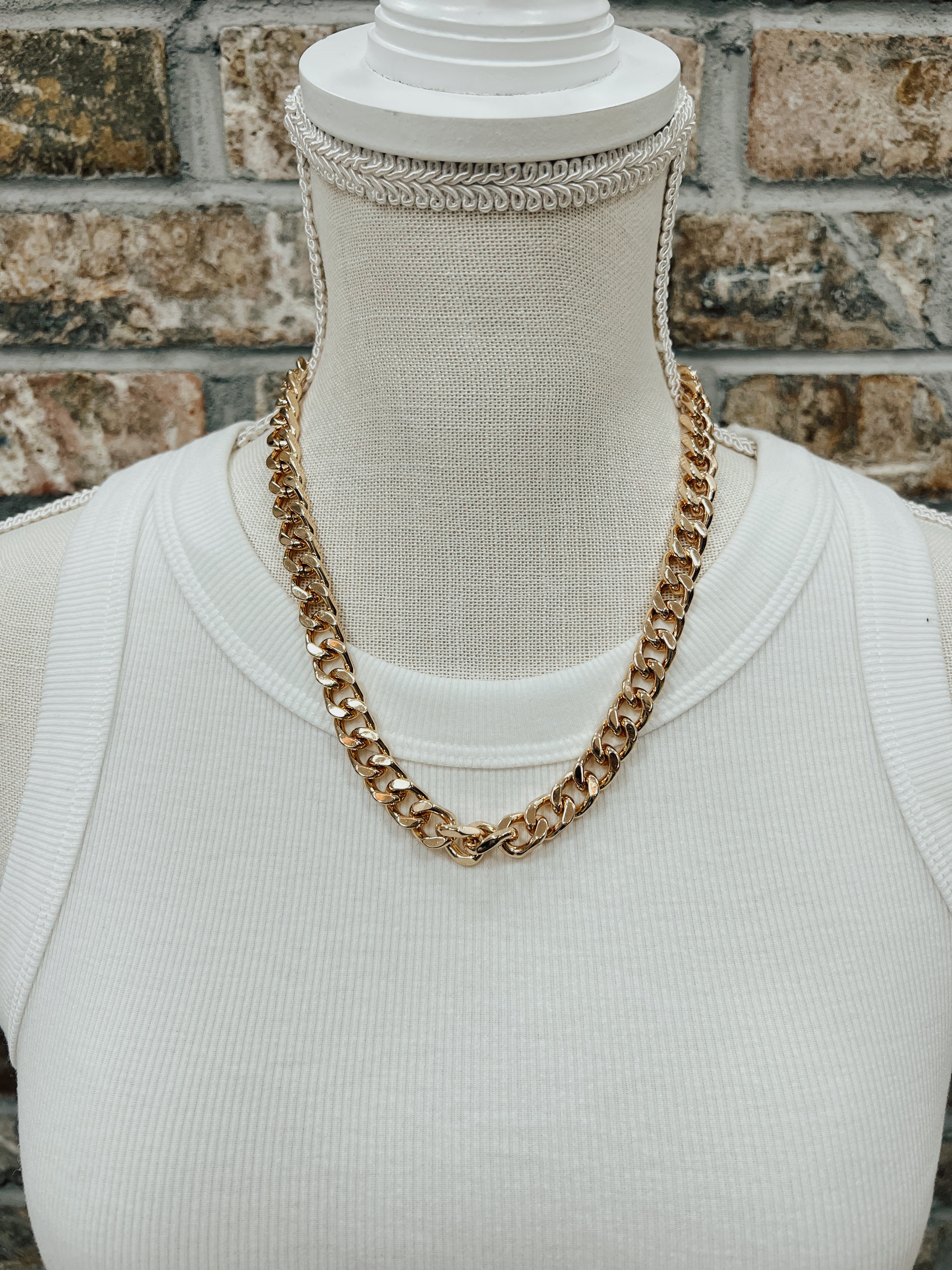 Cait Chain Link Necklace-Necklaces-wona-The Silo Boutique, Women's Fashion Boutique Located in Warren and Grand Forks North Dakota