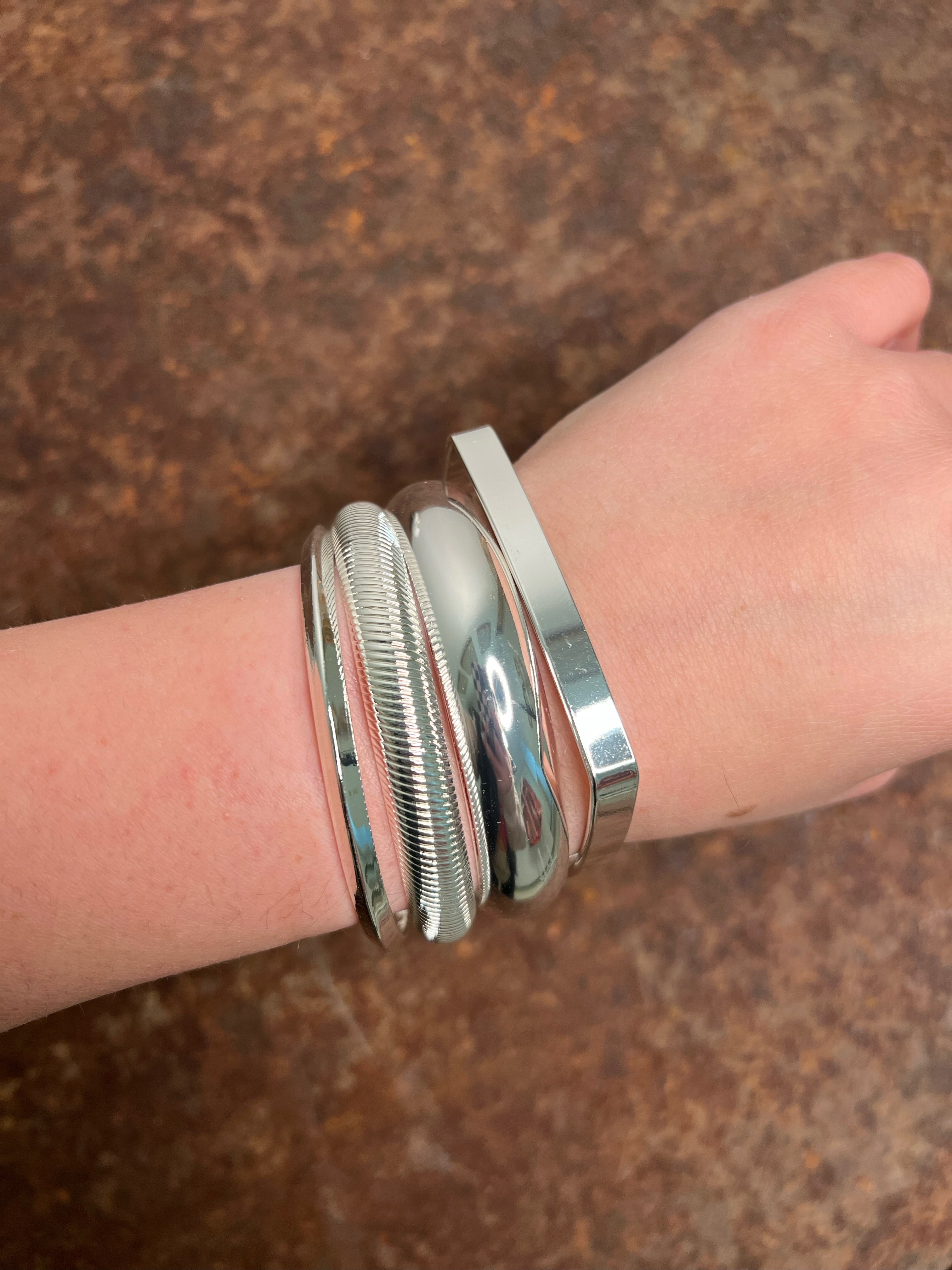 Set of 4 Bangle Bracelets-Bracelets-Fame-The Silo Boutique, Women's Fashion Boutique Located in Warren and Grand Forks North Dakota