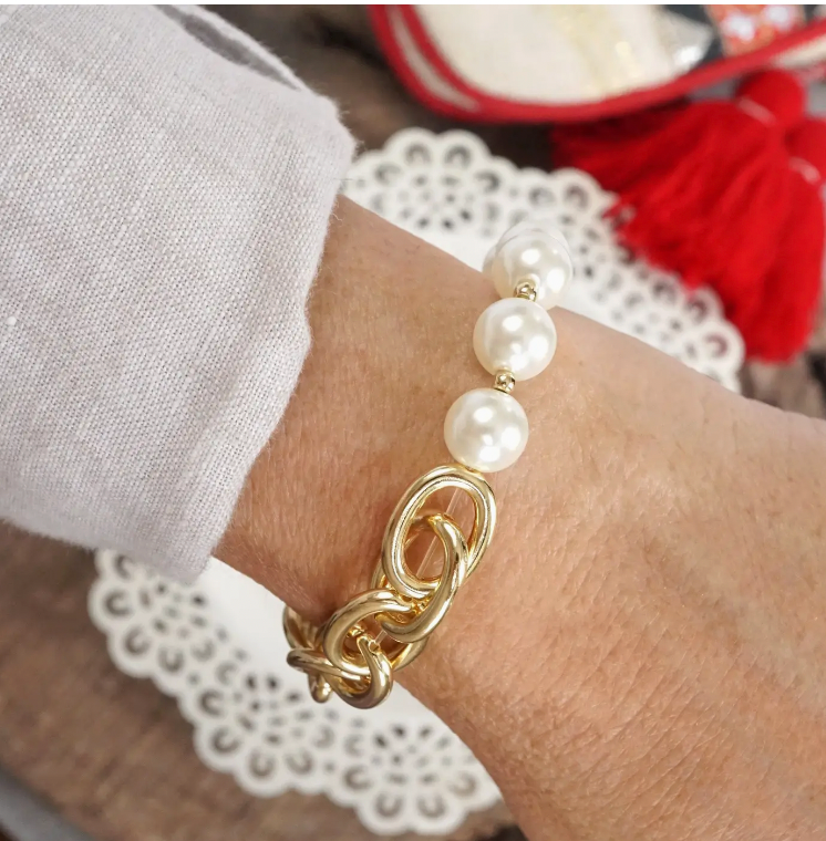 Pearl and Gold Chain Bracelet-Bracelets-Fair Anita-The Silo Boutique, Women's Fashion Boutique Located in Warren and Grand Forks North Dakota